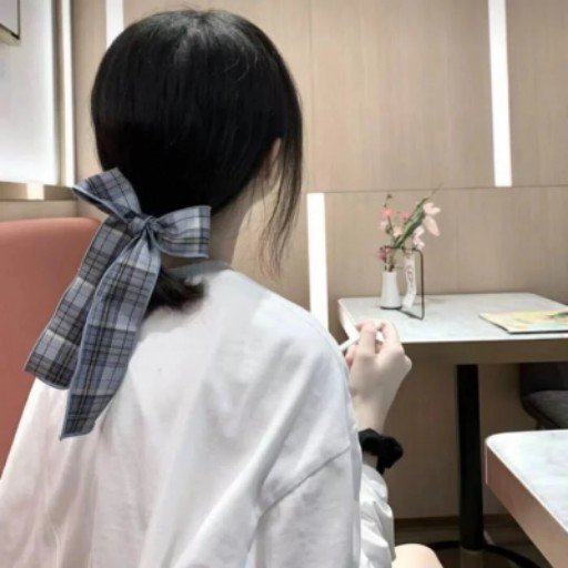 rlus044c9549's profile picture. The world is vast, depending on how big your heart is