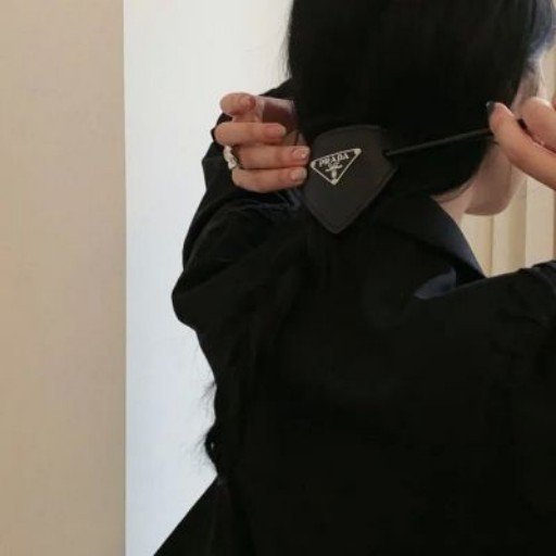 fea43gu1a48477's profile picture. The world is vast, depending on how big your heart is