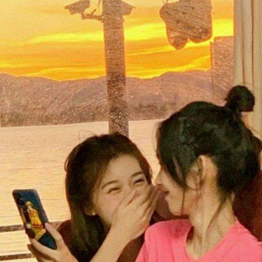 6bnfzhzehl95999's profile picture. The world is vast, depending on how big your heart is