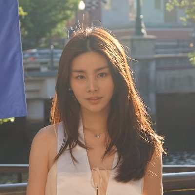 ZoeyZ1004's profile picture. Co-Founder @flickart_ai backed by @YCombinator | Award-winning AI Filmmaker