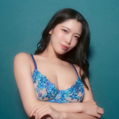 aonami_u's profile picture. 2024.12.17 E-BODYデビュー🌟セクシー女優 / 元･碧波しずく / アトラクティブ所属 /とろけるわらび餅おっぱいがチャームポイント💙 / お潮ダクダクガール🌊 / あおなみﾁｬﾝって呼んでね❕