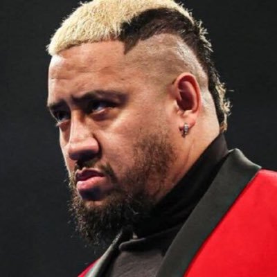 CrownedHimChief's profile picture. if you were to slice open my veins, they would spill black fountain ink. if you were to sever my tongue, my hands would speak for me.