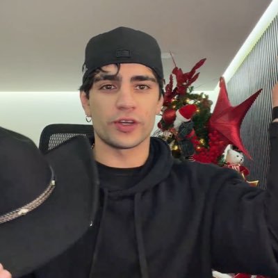 ahhahapa's profile picture. 