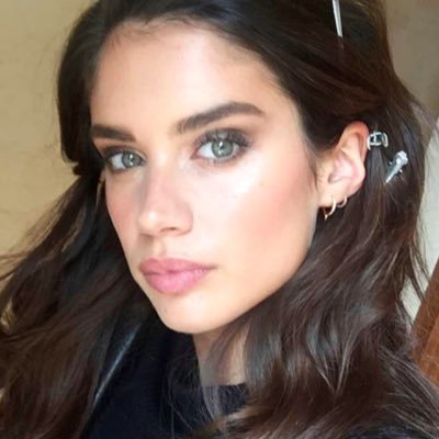 yayodiary's profile picture. 