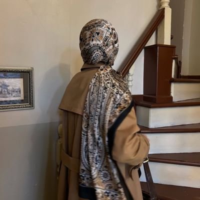 anouckb12's profile picture. -أتَنفسُ الفَلسَفة-أغوصُ في النَفسِ والوجَود؛أكَتبُ لأفهمَ ذَاتي وأقْرأ لأكُون ولأجِدُ المعنى ؛افكرُ بِوعي/-Criticism and critical approaches-