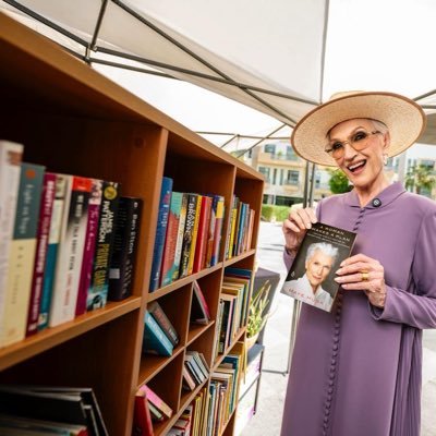 AGLandscapes's profile picture. Nutricionista, modelo, influencer, embajadora de Dior Beauty y autora Elon musk es mucho mas aue…. la madre de Elon musk Y segun