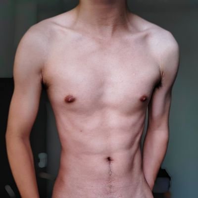 yemaozi_003's profile picture. 22歲 170cm｜狮子座｜0️⃣ IT男｜喜成熟 肌肉男💪/颜控｜单身❤️｜带照聊天💬🍛｜纯分享身材照