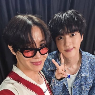 jjanguangel's profile picture. 🇵🇭 — cause you were the reason that i survived @BTS_twt ⊹₊⟡⋆