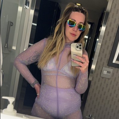 RAVE_BADDIES's profile picture. LIVING BETWEEN THE BEAT & YOUR DREAMS