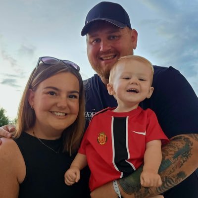 Jd_rg's profile picture. Football, Reading FC STH & England home and away y26, Cricket, Boxing, trainers and music