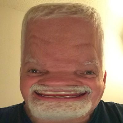 DeBarquerre's profile picture. Lover of photons