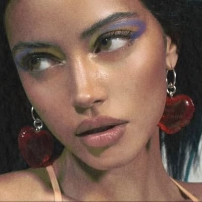 monvnt's profile picture. kisses to the moon for tete and koo