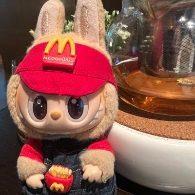 LeongVelin2127's profile picture. I am passionate crytocurrency enthusiast and would humbily to connect & exchange ideas.