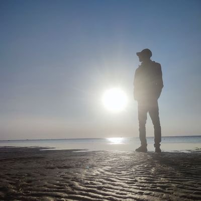 mohammad_stn1's profile picture. چرت و پرت می‌نویسم، جدی نگیرید.