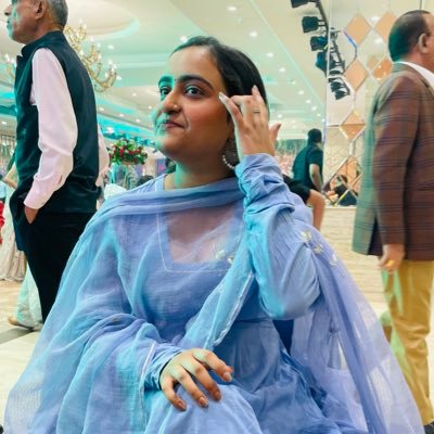 Akaanshaaaa's profile picture. यहाँ से बहुत दूर, ग़लत और सही के पार, एक मैदान हैं...मैं वहाँ मिलूँगा तुझे