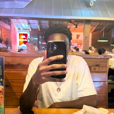 iChriseann's profile picture. | 19 | sub |