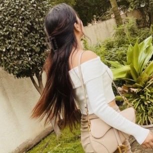 helunaina's profile picture. it’s me and my unheard side against the world