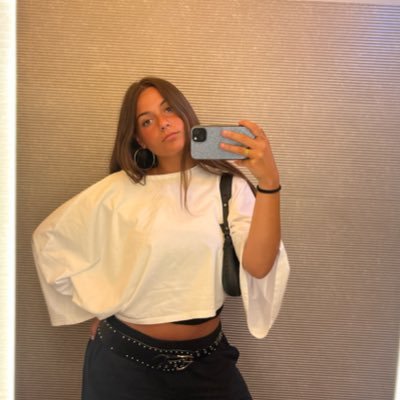 paulabeejar's profile picture. 