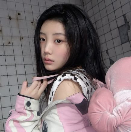 wonheelatte's profile picture. She’s a cherry-pop girl icon, lost in a dreamy blossom wonderland with GLLIT! 🍒 ⌗2OO7