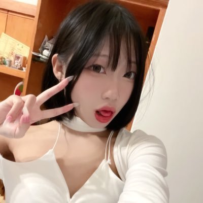 yuen_sese69's profile picture. 抖內錢錢有獎勵唷～～抖內衣服、錢錢、視訊，或其他服務，請私訊～～IG: @pinruxiaomao。TikTok: @.yuen27。YouTube: @yoon2919。