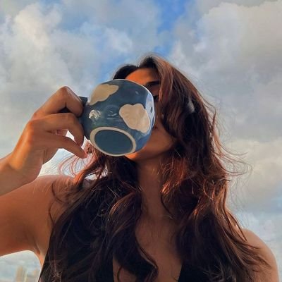 SbThuddPe's profile picture. Too glam to give a damn.💅🏻