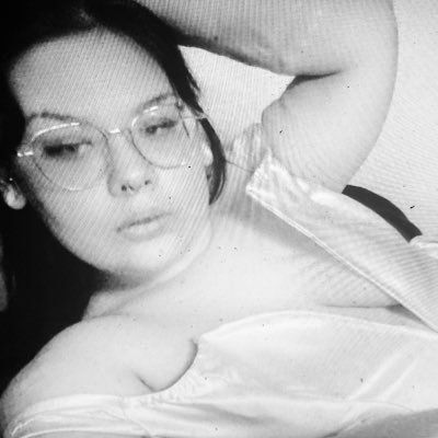 linagothh's profile picture. What? 🤍 • YQR ✈️ YYC