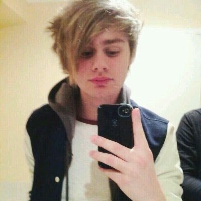 on_with_theshow's profile picture. 16 | collecting boy bands like pokémon cards since 2017 | #parxtwt #clikkietwt #5sostwt #phantwt #emotwt | 🙈