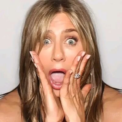 JenAniston1504's profile picture. Founder, Lolavie.