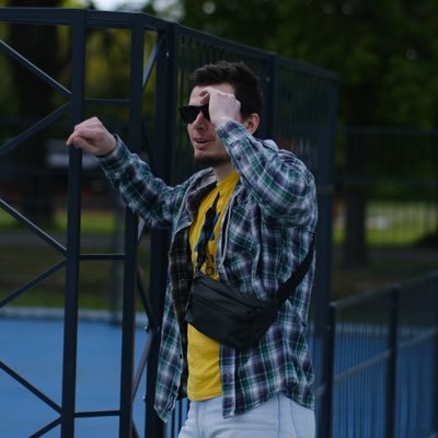 KyivStrong's profile picture. десь служу, щось роблю