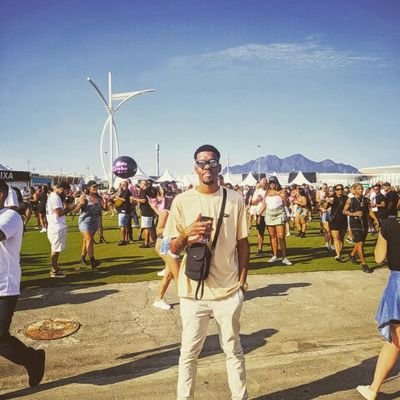 _Fabinh's profile picture. @eidaaani 👫🏿♥️👰🏿
@Vascodagama 💢
@PortelaNoAr 🦅