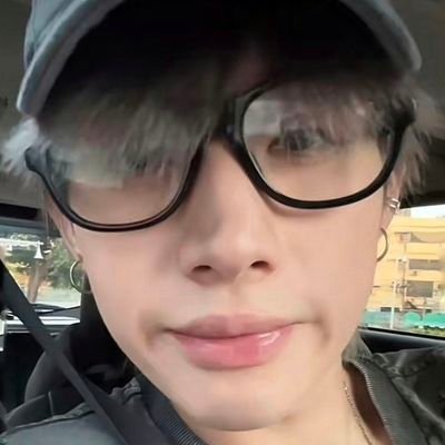 girlsforjkp's profile picture. when mfs bring up williamest now shawty knows u a nerd