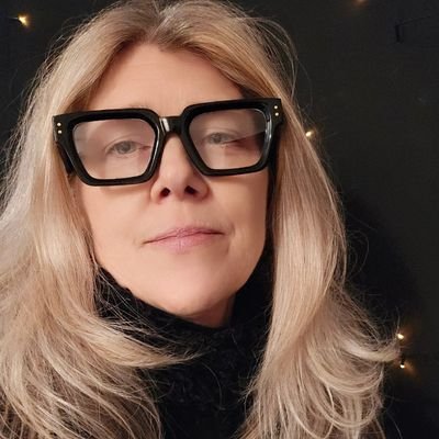 Vibrant_Vibes's profile picture. Guiding women 30+ through hormonal shifts, perimenopause, and beyond menopause, with clarity, calm & confidence. Menopause is inevitable- symptoms are not.