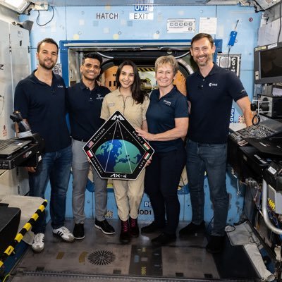 MarleneRivera's profile picture. 👩🏽‍🚀 @axiom_space 🚀 Go #AxPA ⚡️Prev @dayfornightfest @redbull 🪐 The universe smiles upon you. 🌙 Views are my own.