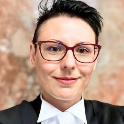 oksanaromanov's profile picture. 🇨🇦 🍁 ♥️ | Criminal Defence Lawyer. Law Instructor. Mentor. | My views except likes & RTs.