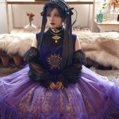 69r0's profile picture. 「ゆめうさぎ」と読みますが「むと」でもいいです ロリィタとゴシックとコルセットと承認欲求と消滅願望を腐敗した脳味噌に突っ込んだ感じ ※コスプレ、はじめてみました 推：💯🦂/🎲/🖤/🐟🍴