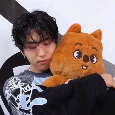 luvIy97s's profile picture. me&hyunjin drinking americano ᢉ𐭩