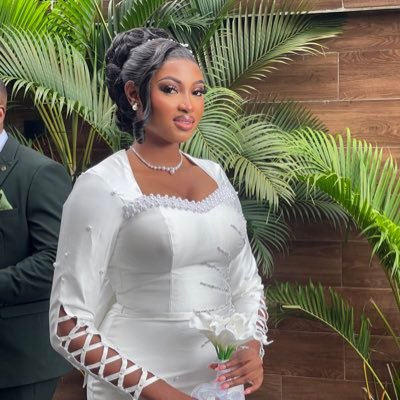 prettyomah_'s profile picture. HR 🤍 | Lash Tech ✨| Licensed Flight Attendant ✈️ | Wife 💍