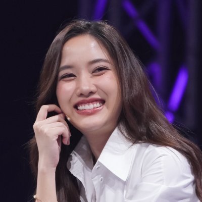 _ffluffreen's profile picture. 🌷 เธอไม่ต้องให้อะไรฉัน เพราะฉันไม่เคยต้องการ
แค่ให้ฉัน...อยู่ข้างเธอเรื่อยไป
แค่เธอยิ้มก็เป็นรางวัลให้ฉันได้สุขหัวใจ
จะอยู่ที่ตรงนี้ที่ไม่เคยไกล