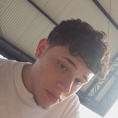 buen0gian's profile picture. 💻 | data analyst
💍 | @lelettiex ❤️