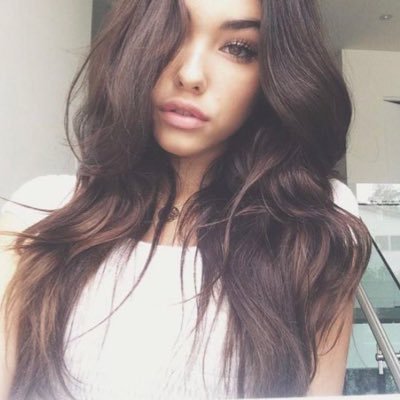 homesickella's profile picture. 