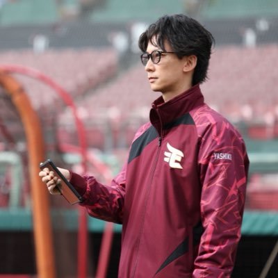 kj_moment's profile picture. 