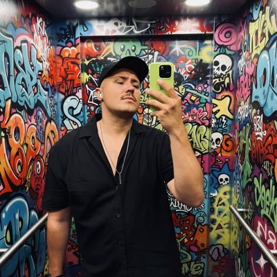 simpakiller's profile picture. Он хотел бы жить на Манхэттене, Но дома ждёт пакет с пакетами