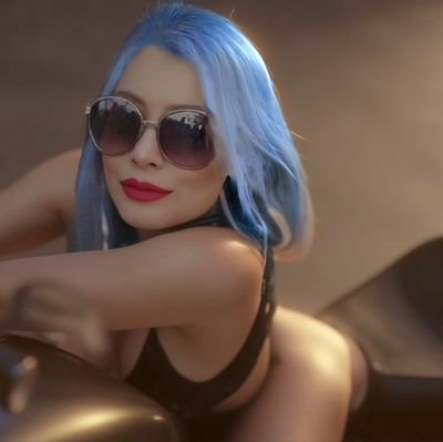 NaomiBelle_'s profile picture. The #redhaired glamour model with my @OscarFuckStatue TM🖤personal account: @goldeensoul🖤 Discord Naomitop🖤 https://t.co/rhpXdVoflN