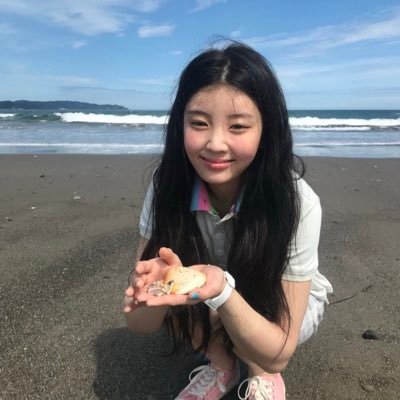 oqrrwe's profile picture. 책을 읽고 주저리주저리 말해요