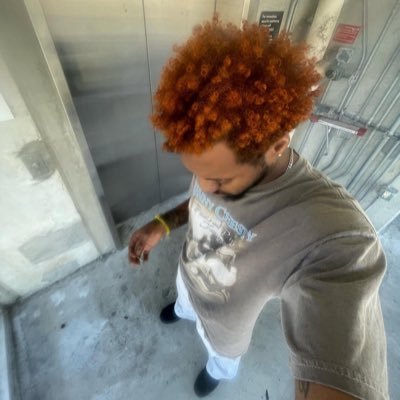 chanb0nes's profile picture. ok.