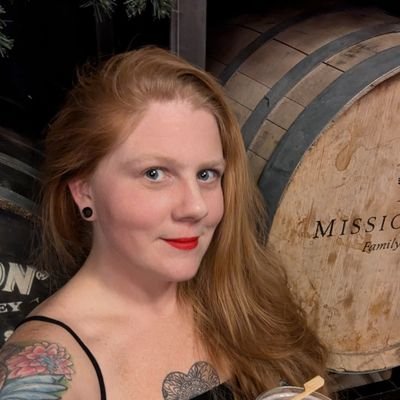 Irishfreak27's profile picture. Kinky & Sensual Companion / Best Hugs / Memes / Artist / Tattooed / Gamer / Nerd / MILF / Gardening / 420 💚🍄✨️ / Full time RV living/ Nature 🌿 / Adventurous