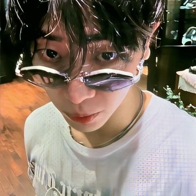 fangirlingy0u's profile picture. fangirling = yapping😚