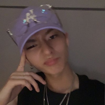 miuseucreme's profile picture. RN 2028 🩺 : @tiredzquel got 🍣 #6️⃣5️⃣🎹. i use two devices, ipad: light mode, iphone: dark mode