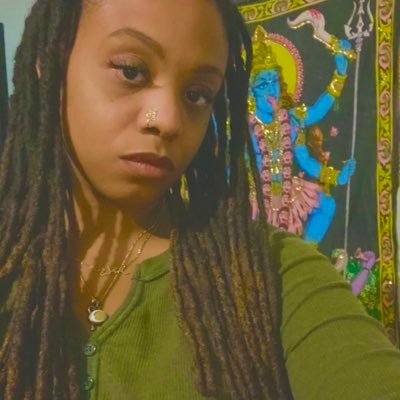 yungmedusa's profile picture. Full Spectrum Doula ✷ Metaphysical Menstrual Literacy ✷ Quantum Womb Healing ✷ Blood Mysteries ⚸♀⚳ ✷ Fertility Awareness = Repro Justice ✷ @BayHoneyBotanix 🍯🌑