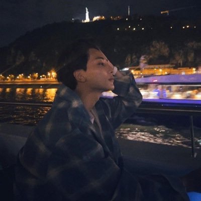 lalovreyjo's profile picture. jihan yes ☝️